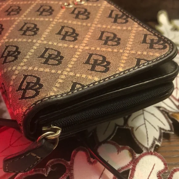 DB Signature Corner Zip Double Clutch / Wallet - Picture 7 of 11